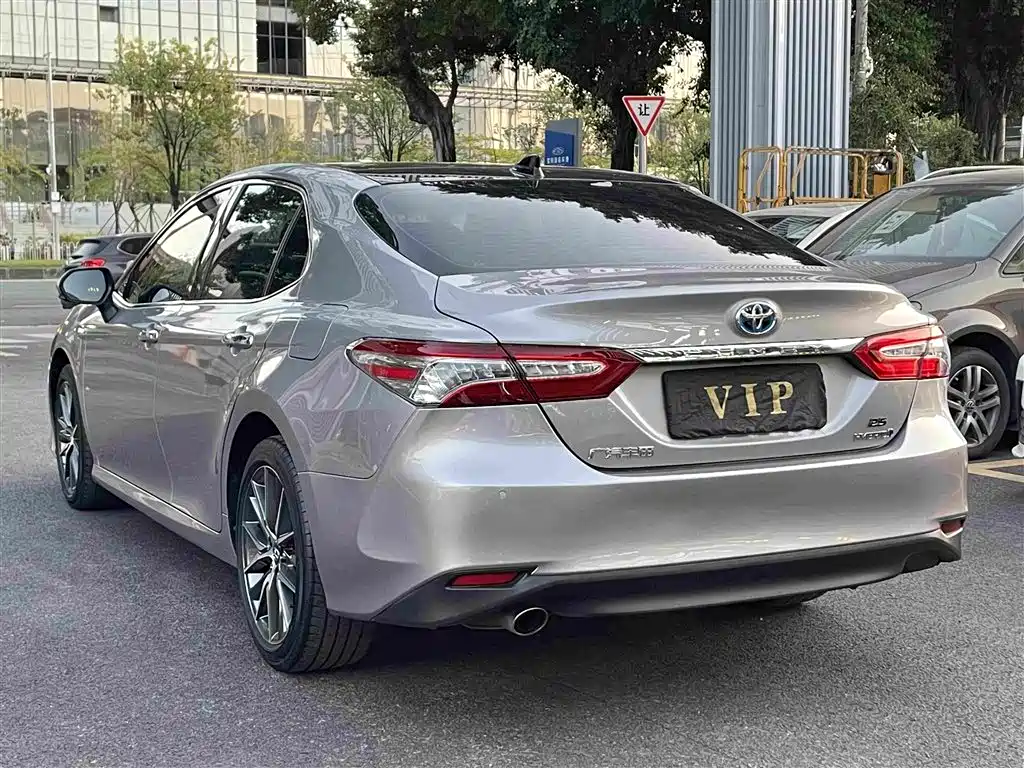Toyota Camry — миниатюра 5