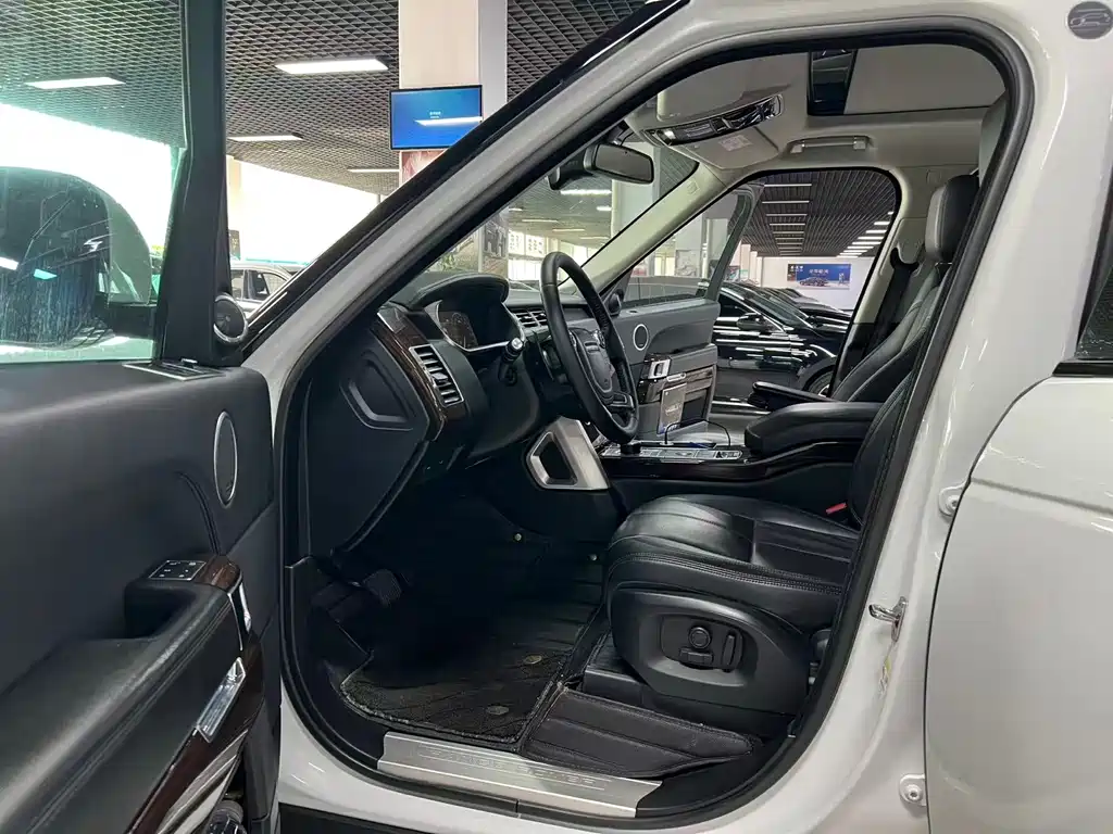 Land Rover Range Rover — миниатюра 7
