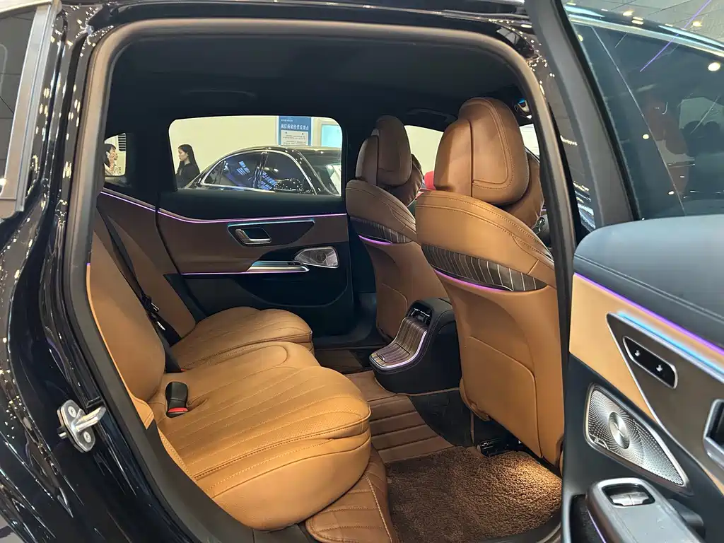 Mercedes-Benz E-Class — миниатюра 11