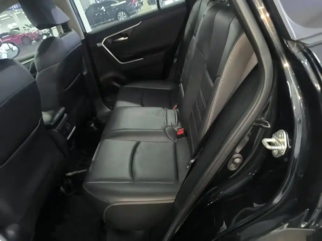 Toyota RAV4 — миниатюра 17