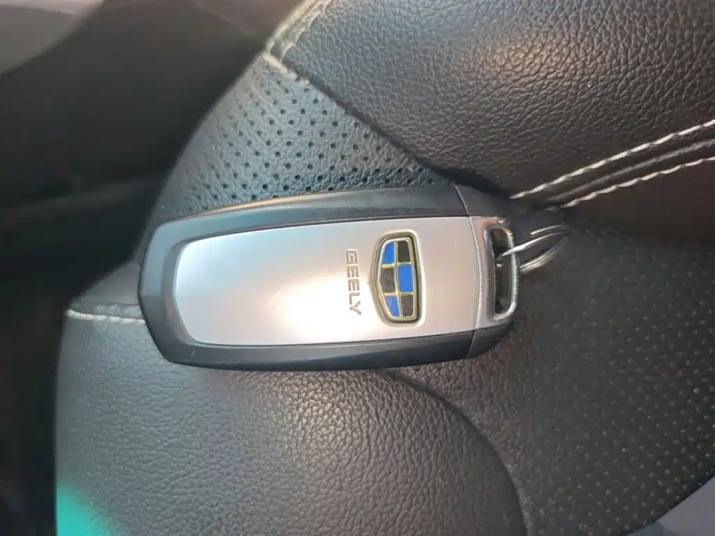 Geely Vision X3 — миниатюра 9