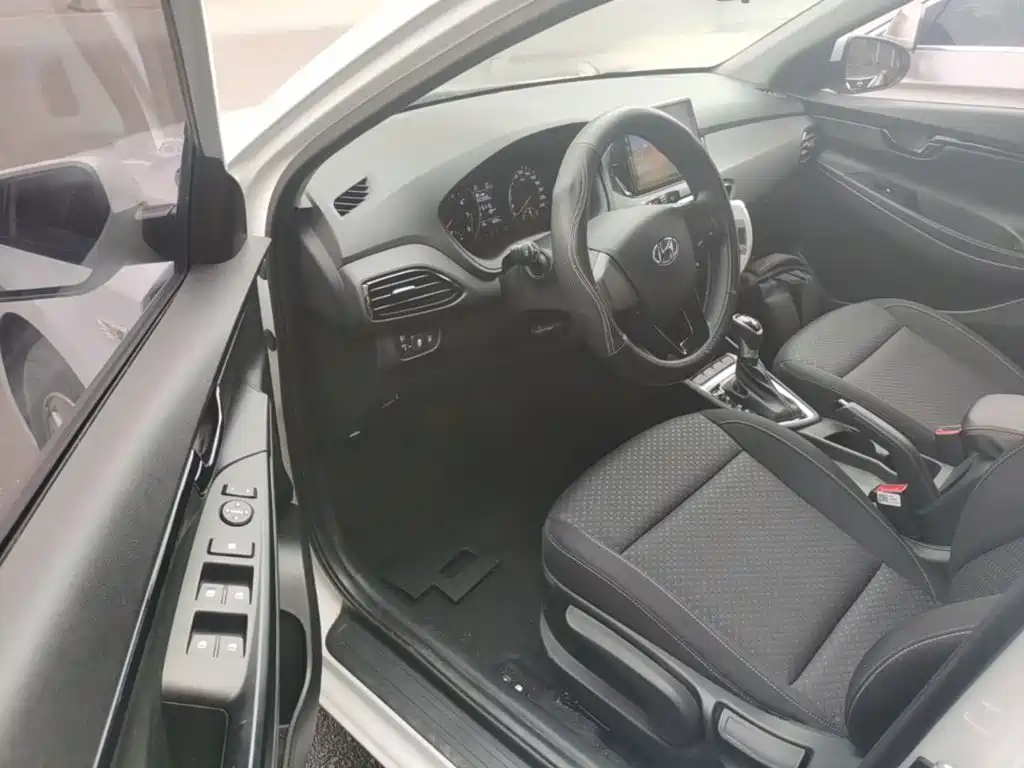 Hyundai Elantra — миниатюра 16