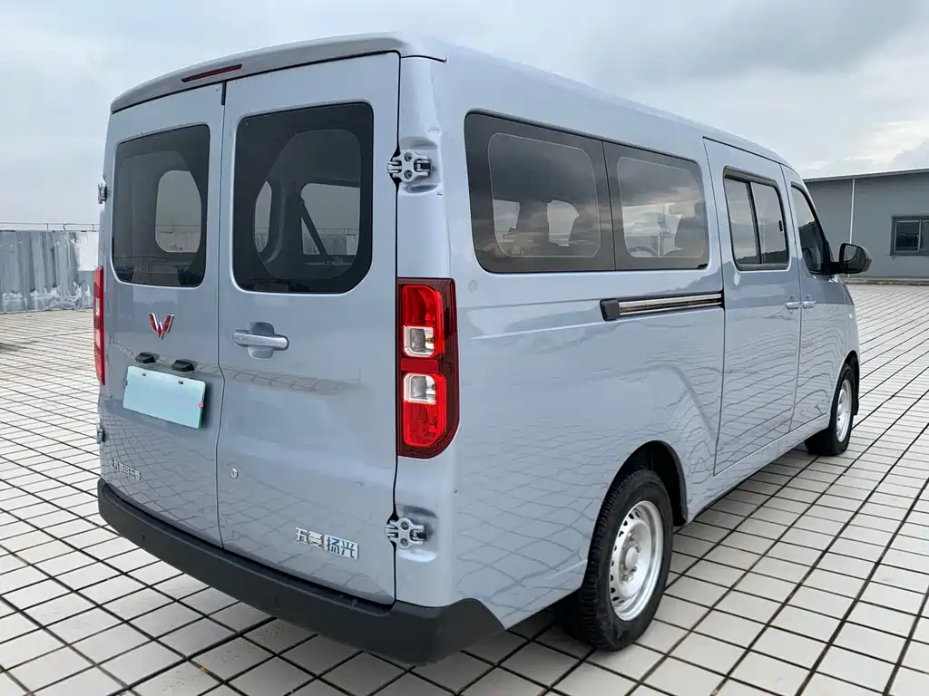 Wuling Yangguang — миниатюра 6