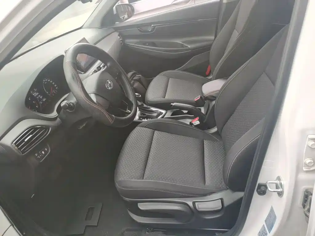 Hyundai Elantra — миниатюра 15