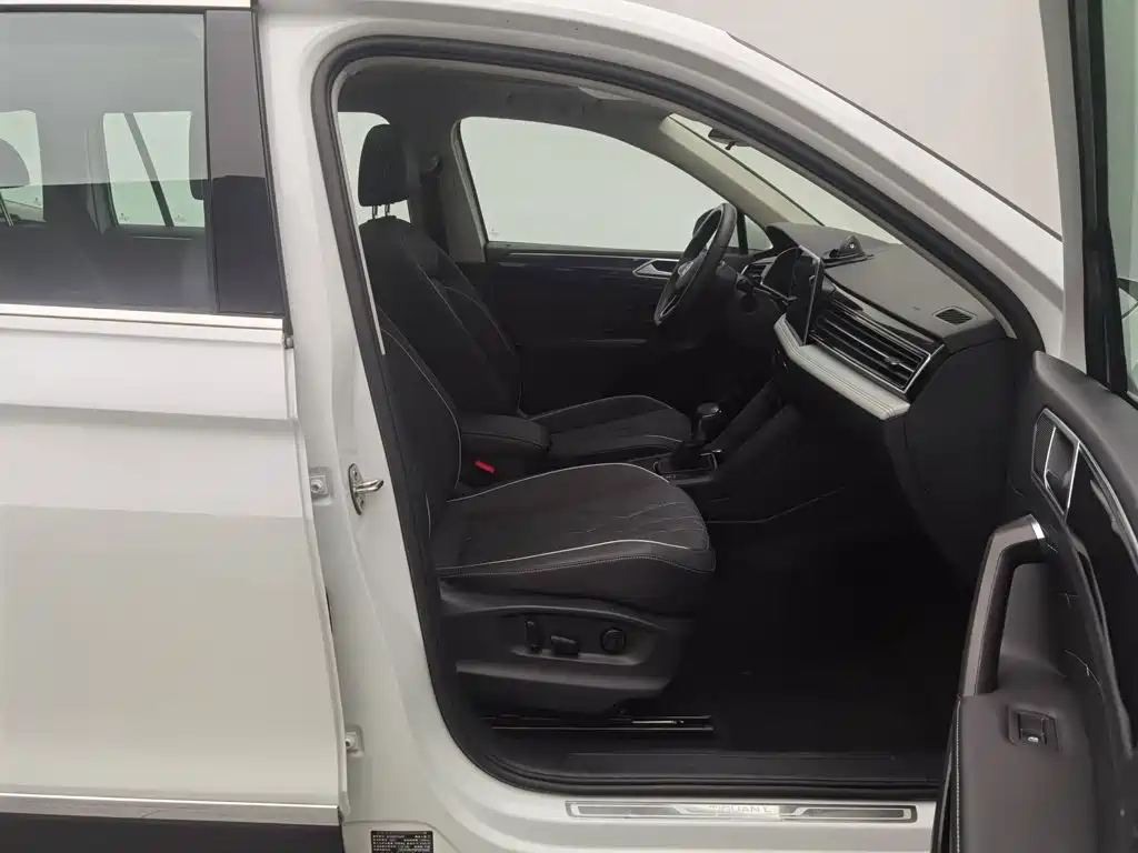 Volkswagen Tiguan L — миниатюра 23