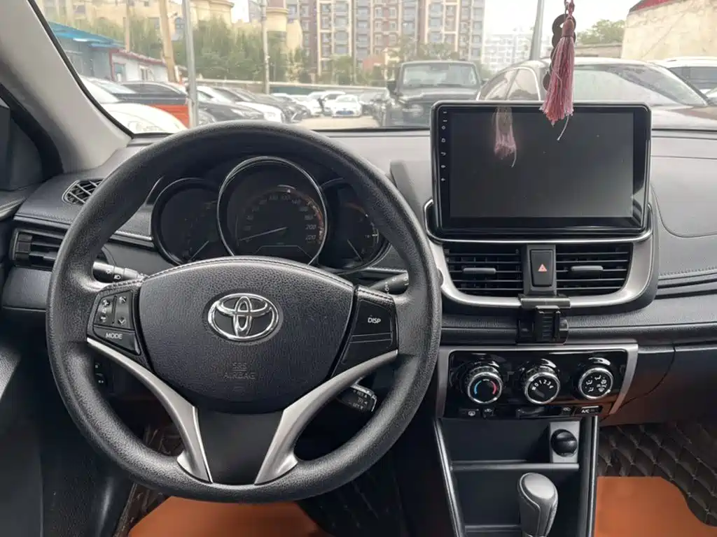 Toyota Yaris L — миниатюра 10