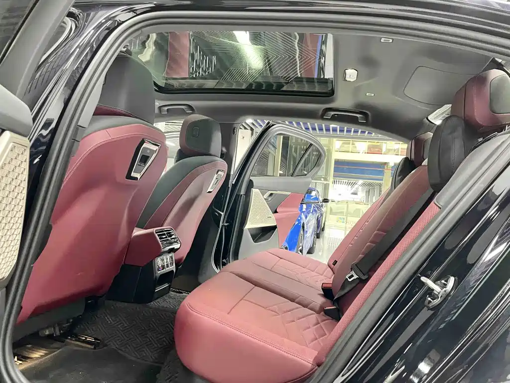 BMW 5 Series — миниатюра 6