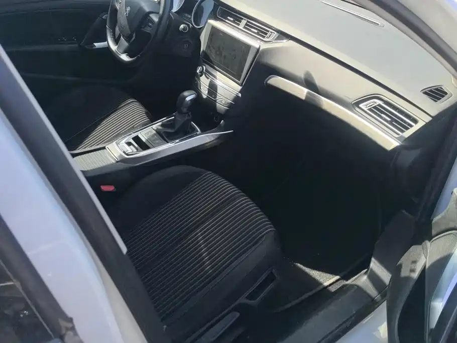 Peugeot 408 — миниатюра 8