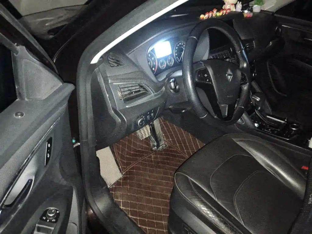 Borgward BX7 — миниатюра 12
