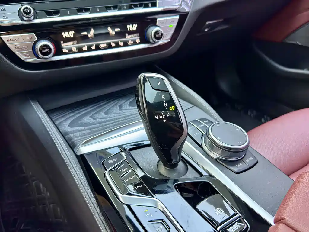 BMW 5 Series — миниатюра 14