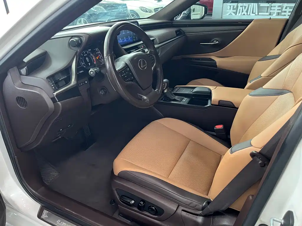 Lexus ES — миниатюра 10