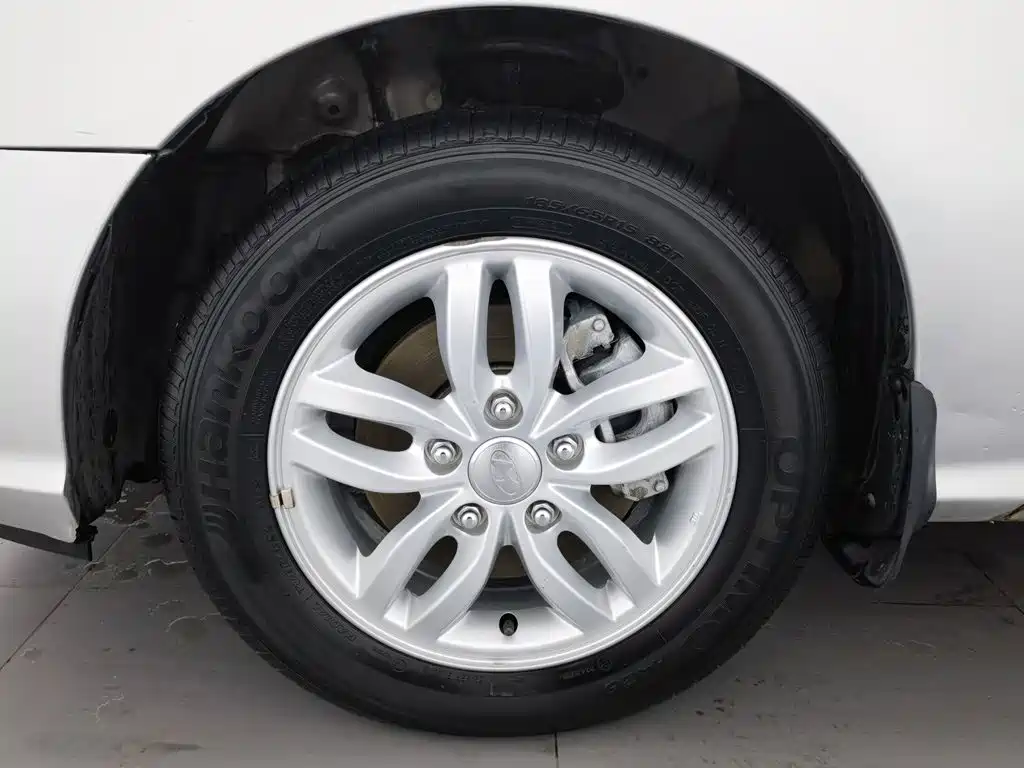 Hyundai Elantra — миниатюра 17