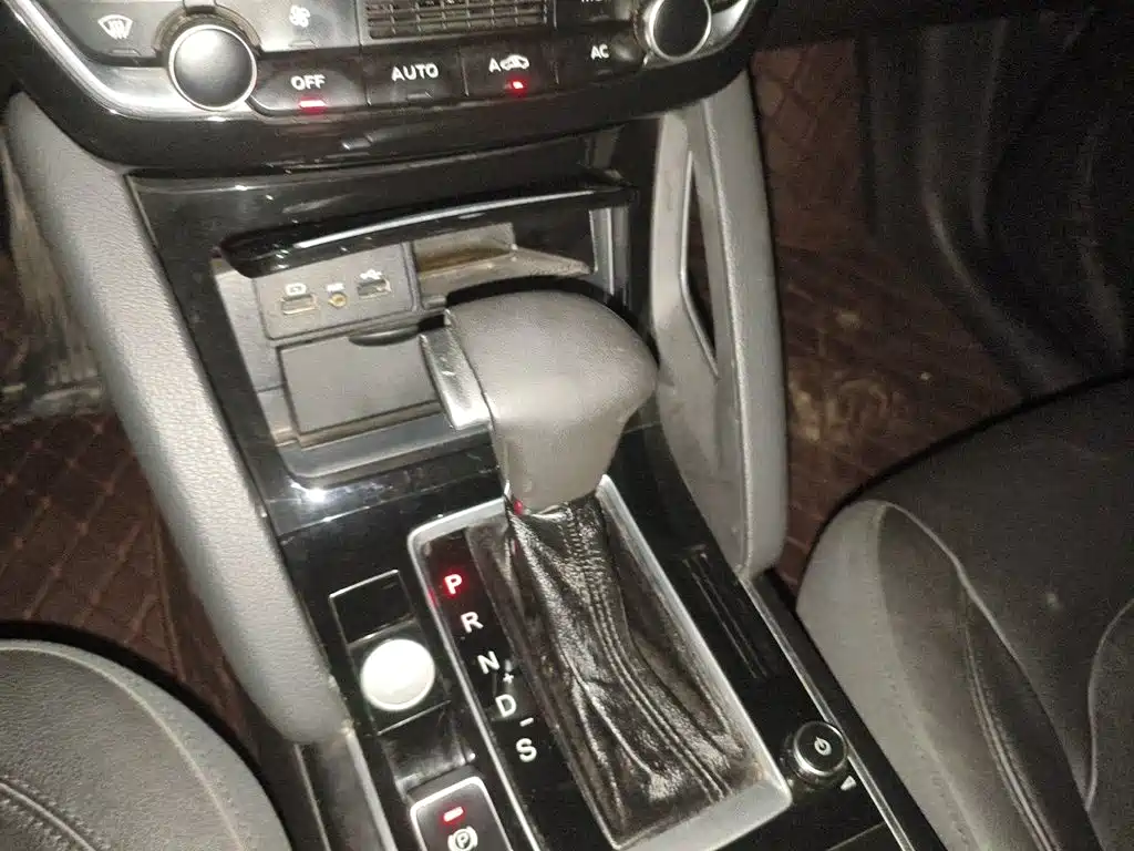Borgward BX7 — миниатюра 10