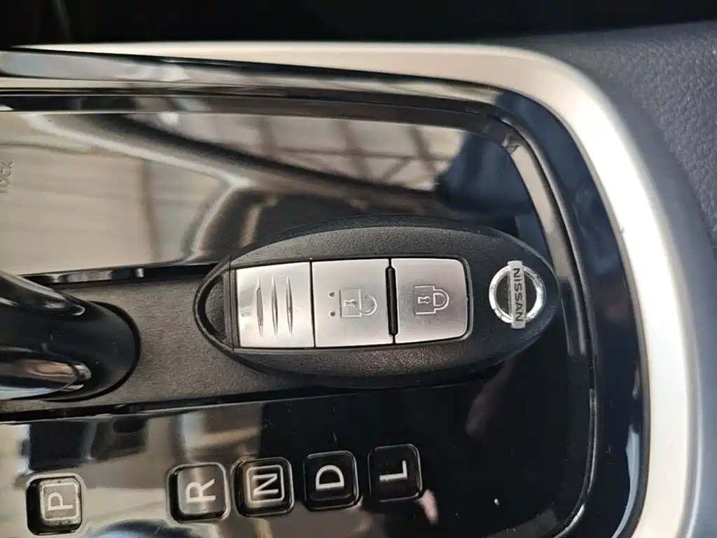 Nissan Tiida — миниатюра 9