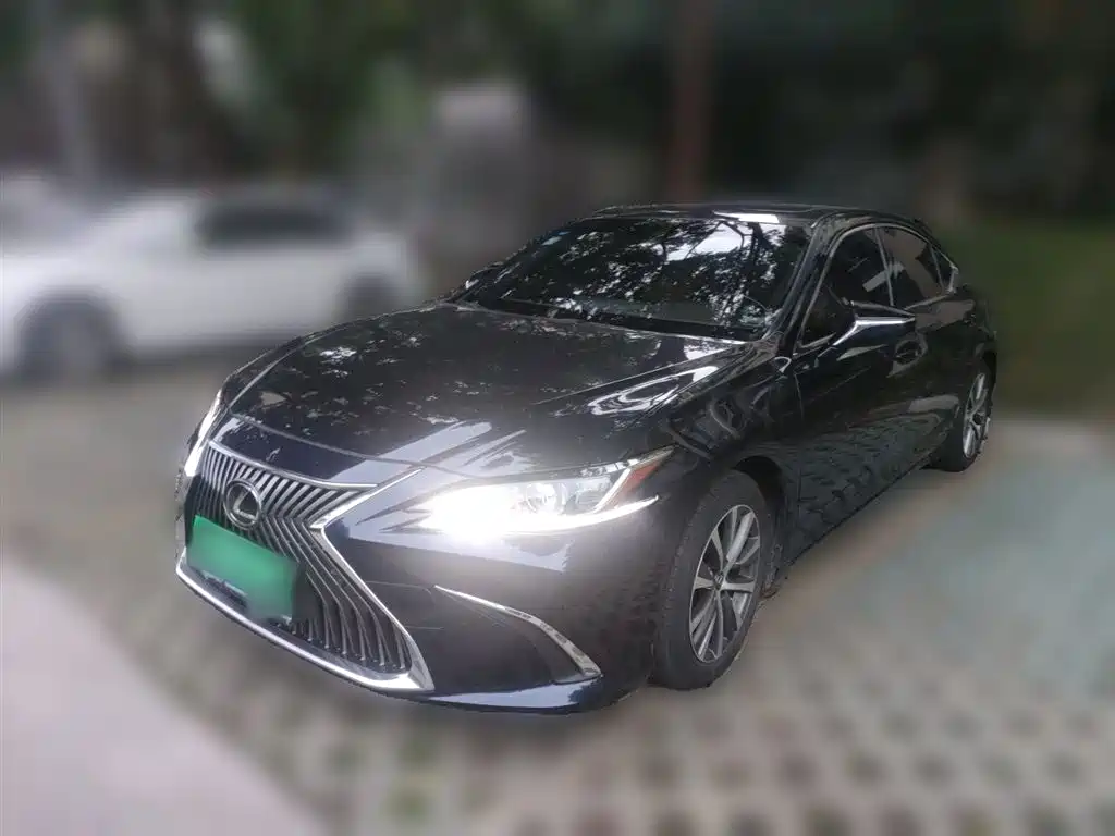 Купить Lexus ES