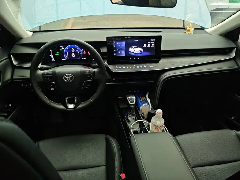 Toyota Camry — миниатюра 10