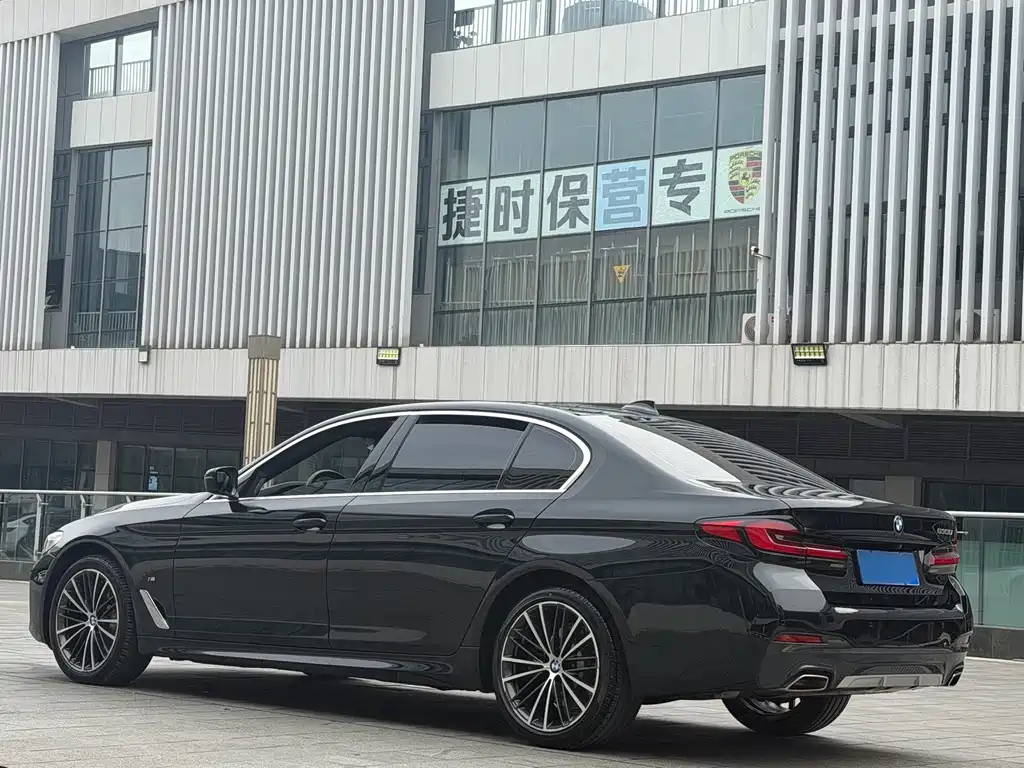 BMW 5 Series — миниатюра 12