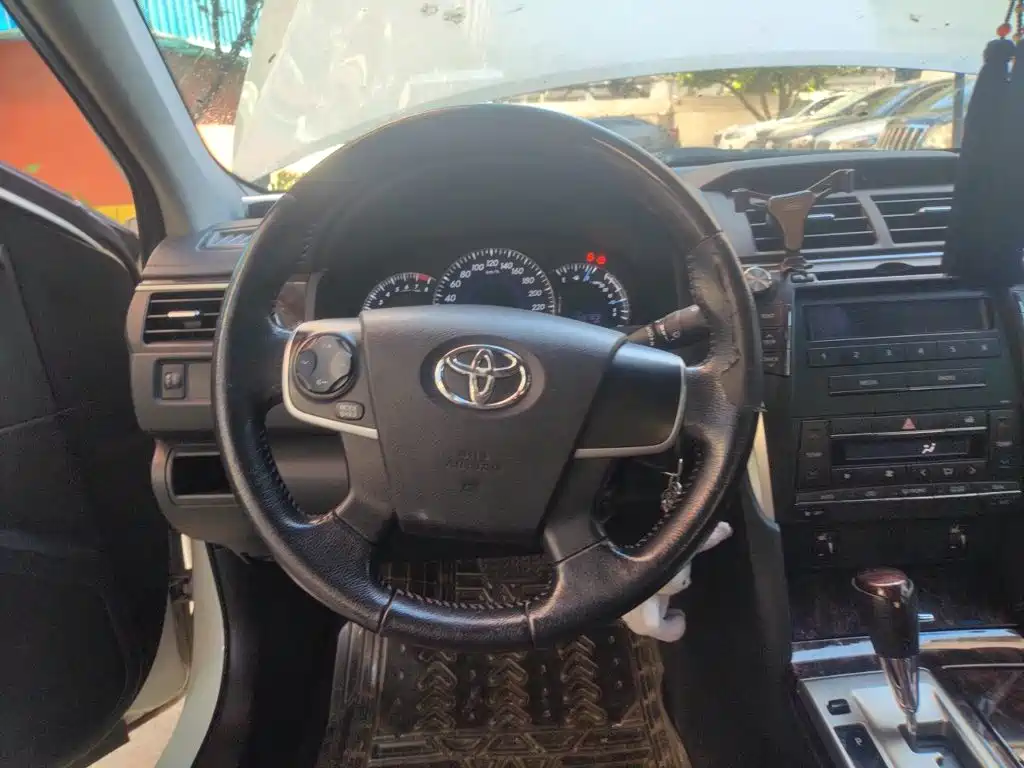 Toyota Camry — миниатюра 6