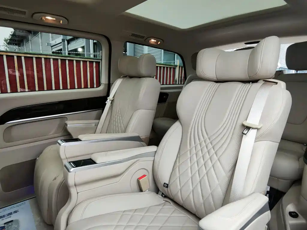 Mercedes-Benz V-Class — миниатюра 10