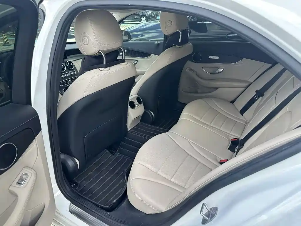 Mercedes-Benz C-Class — миниатюра 6