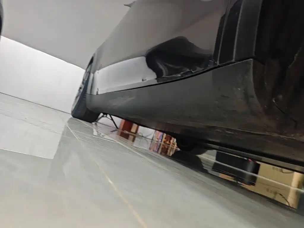 Tesla Model Y — миниатюра 21
