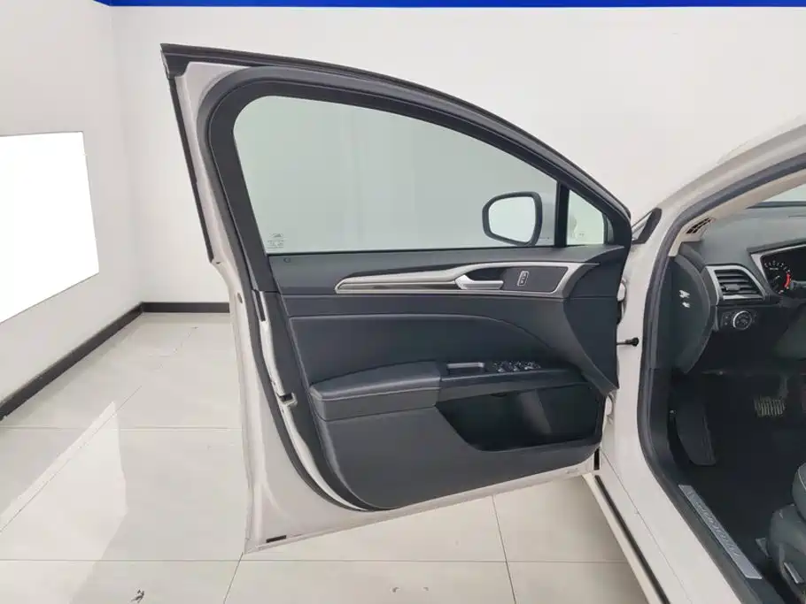 Ford Mondeo — миниатюра 7