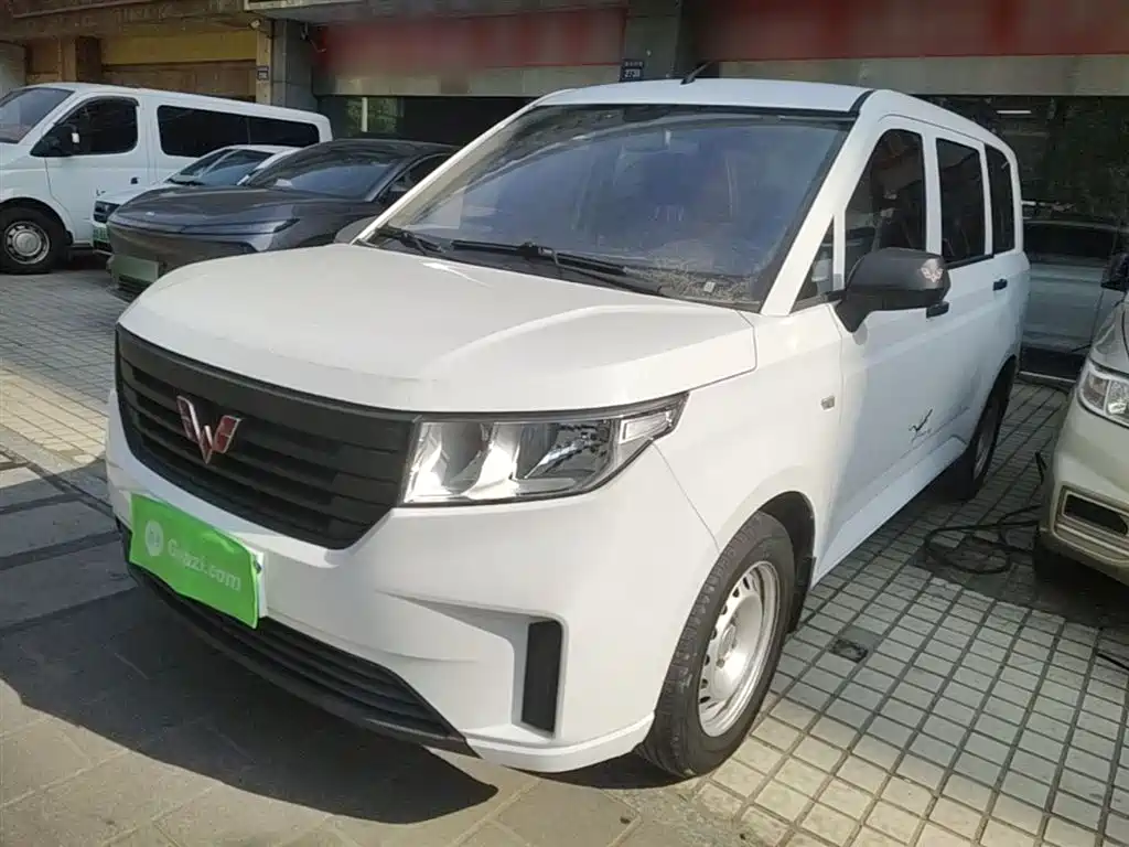 Wuling Hongguang PLUS 2023