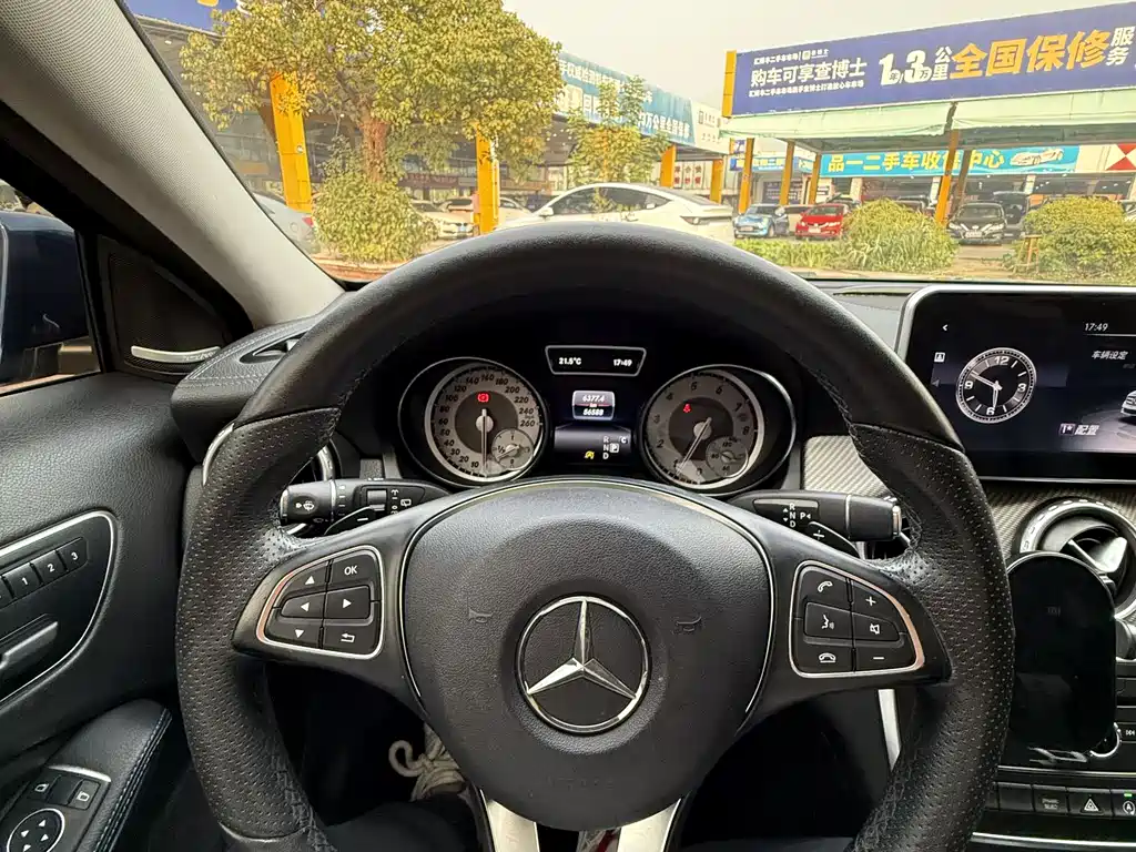 MERCEDES-BENZ GLA