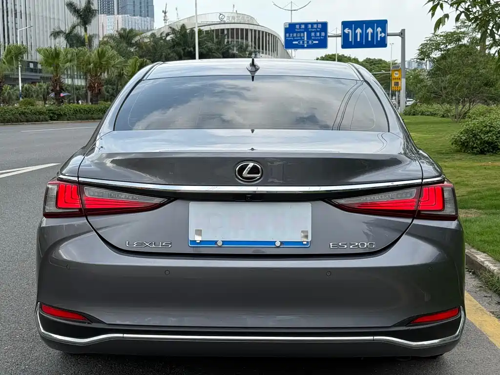 Lexus ES 2020 200