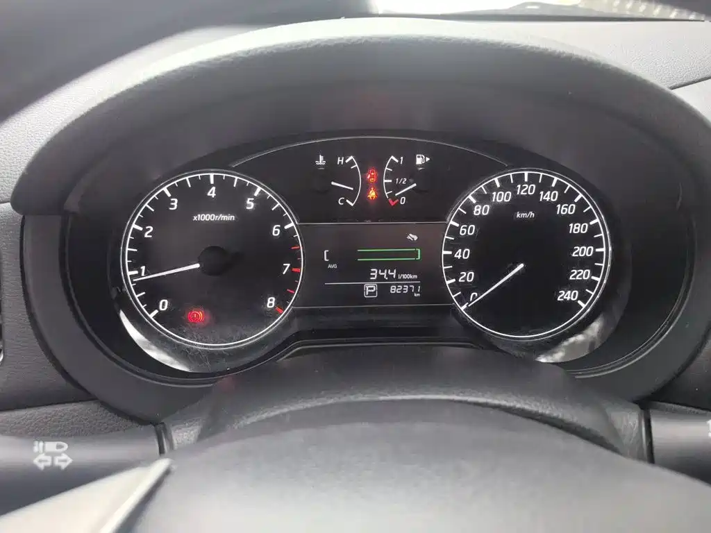 Nissan Tiida — миниатюра 12
