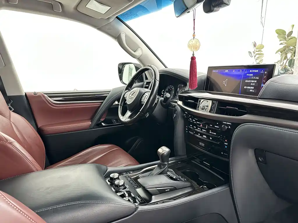 Lexus LX — миниатюра 10