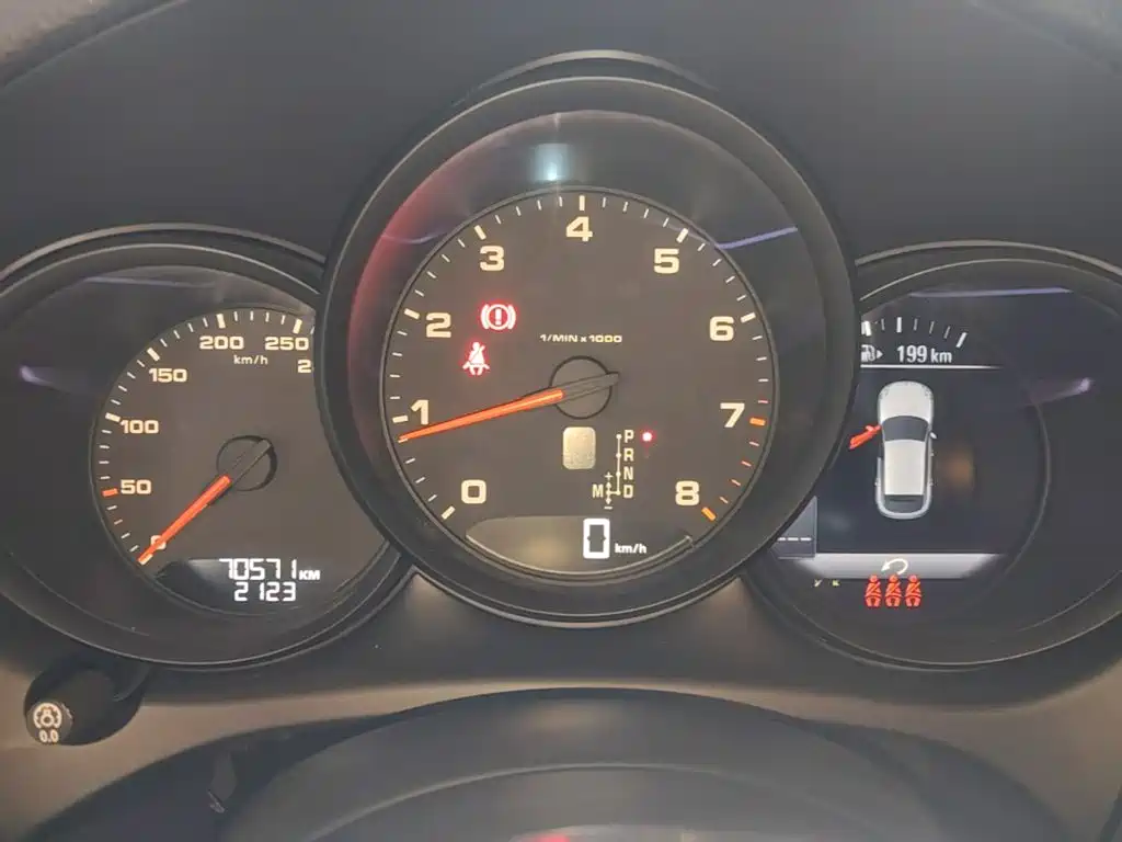 Porsche Macan — миниатюра 12