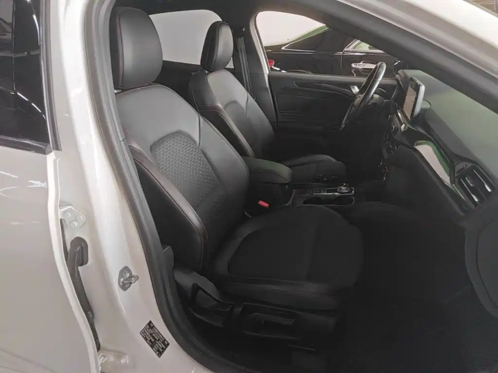 Ford Focus — миниатюра 25