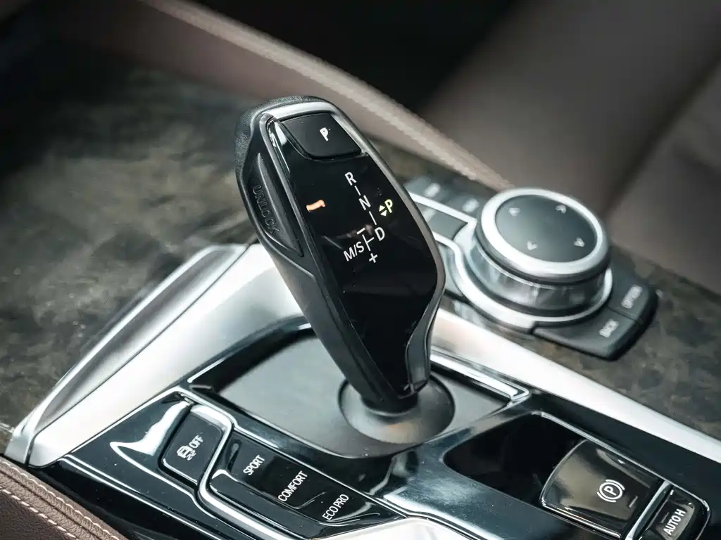 BMW 5 Series — миниатюра 17