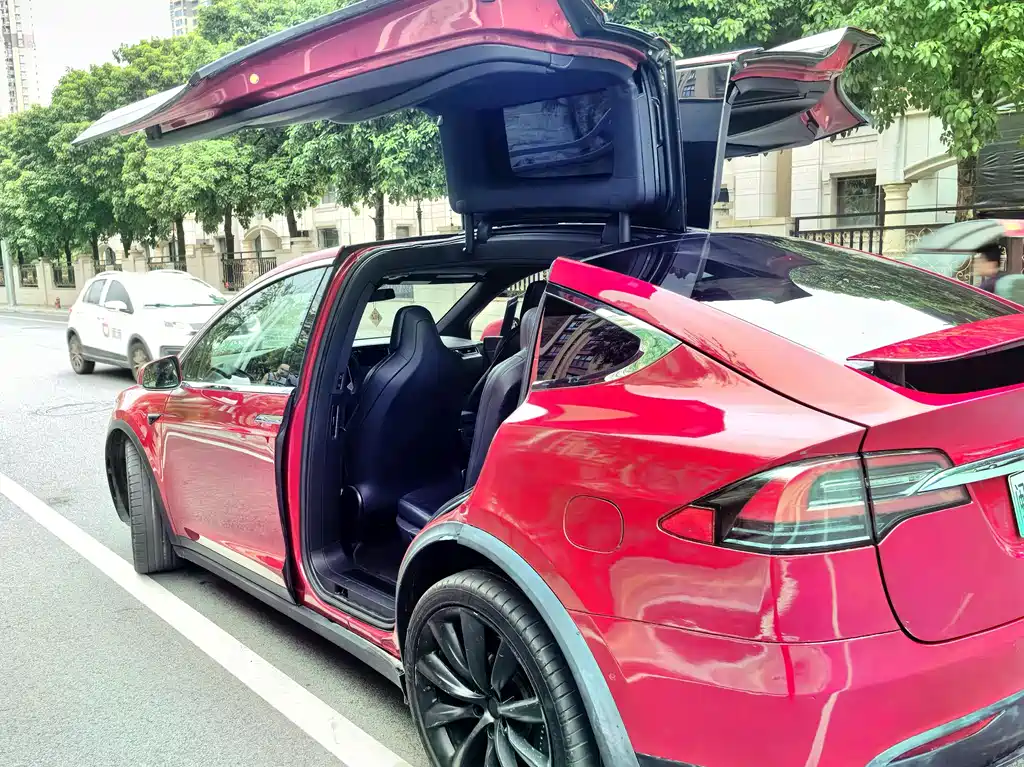 TESLA MODEL X