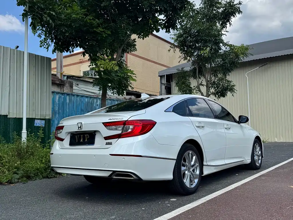 Honda Accord — миниатюра 11
