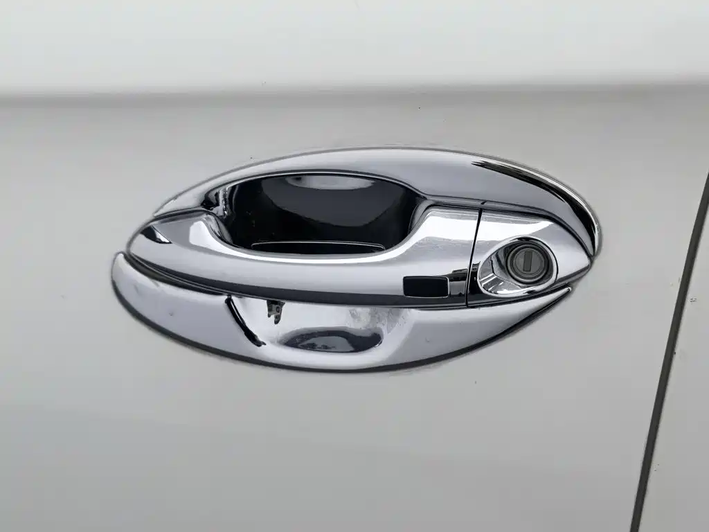 Kia Carens — миниатюра 18