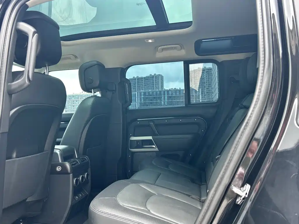 Land Rover Defender — миниатюра 11
