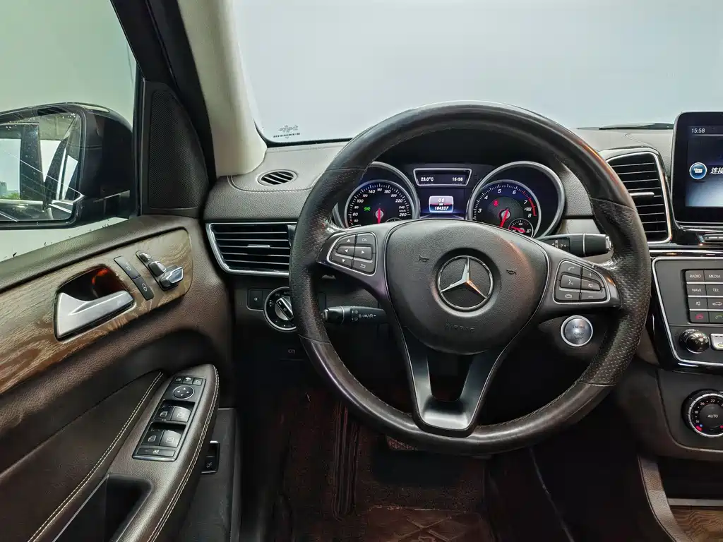 Mercedes-Benz GLE (Import) — миниатюра 9