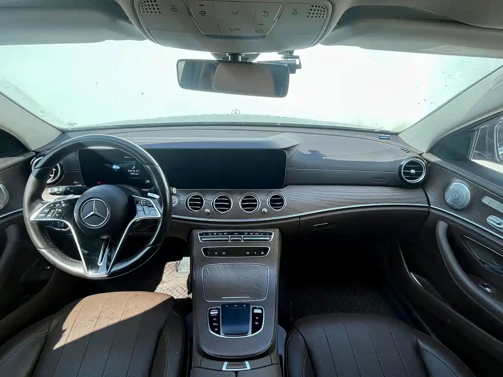 Mercedes-Benz E-Class — миниатюра 7