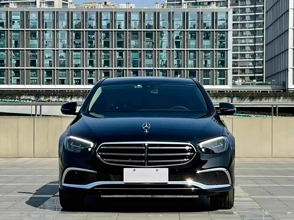 Mercedes-Benz E-Class — миниатюра 2