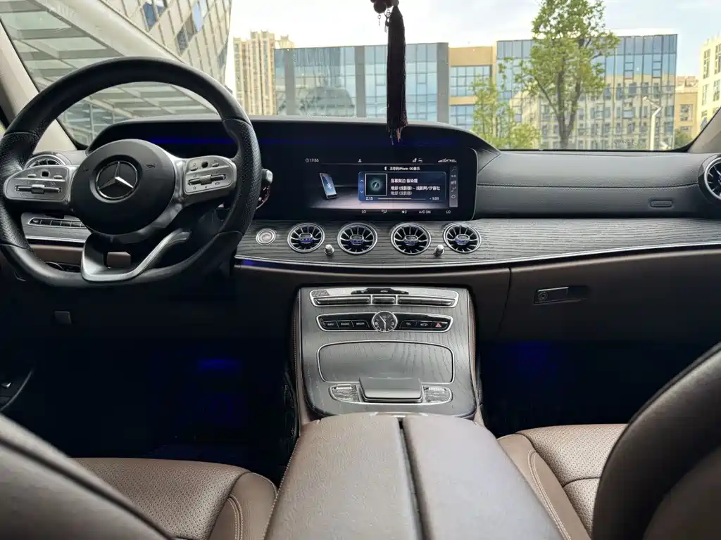 Mercedes-Benz E-Class — миниатюра 10