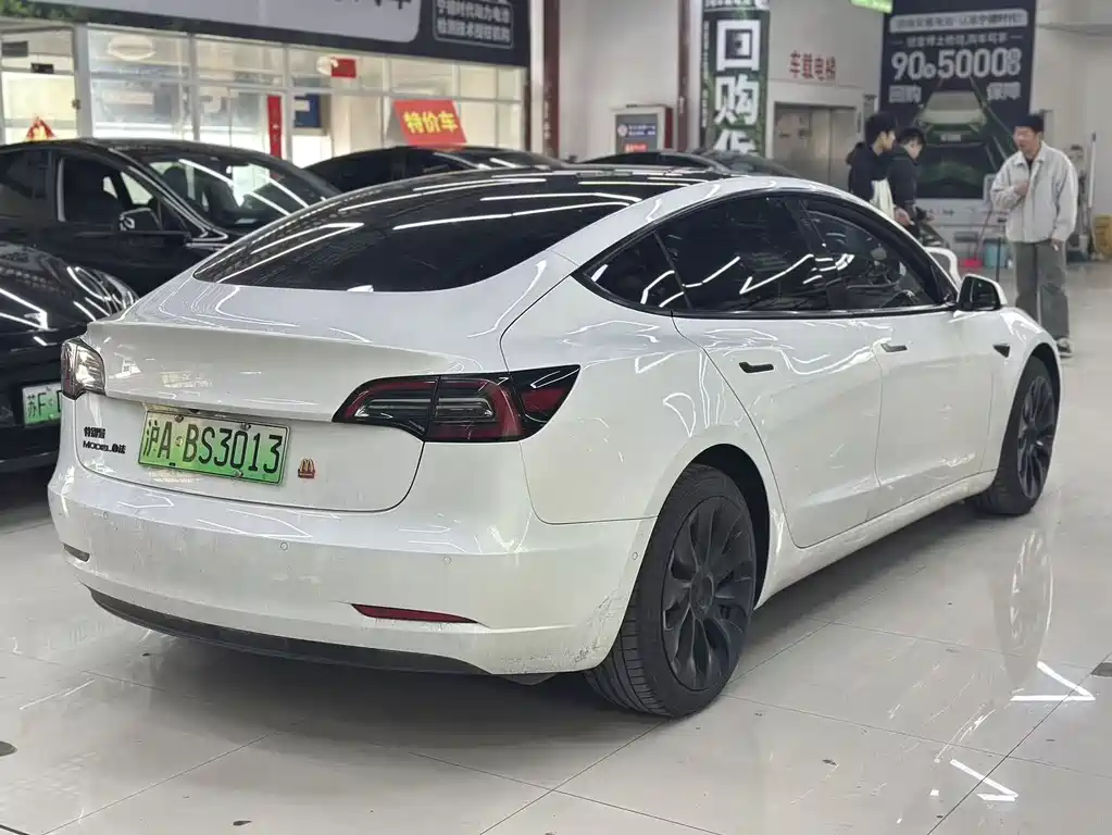 TESLA MODEL 3