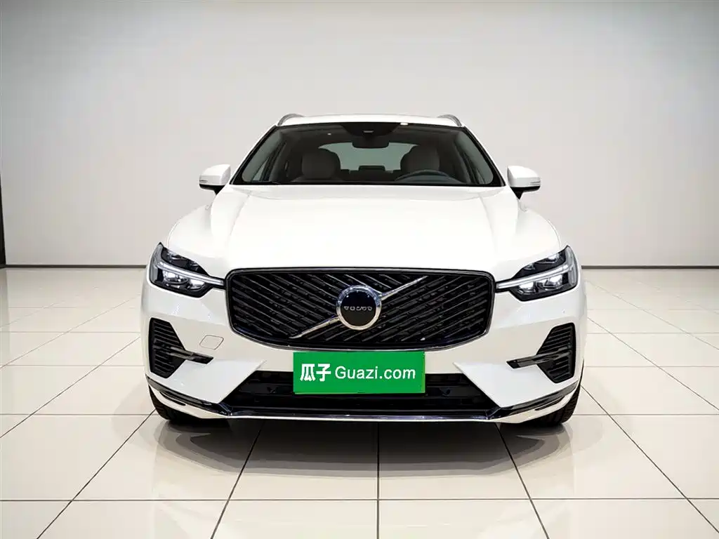 Volvo XC60 2026 B5 Luxury