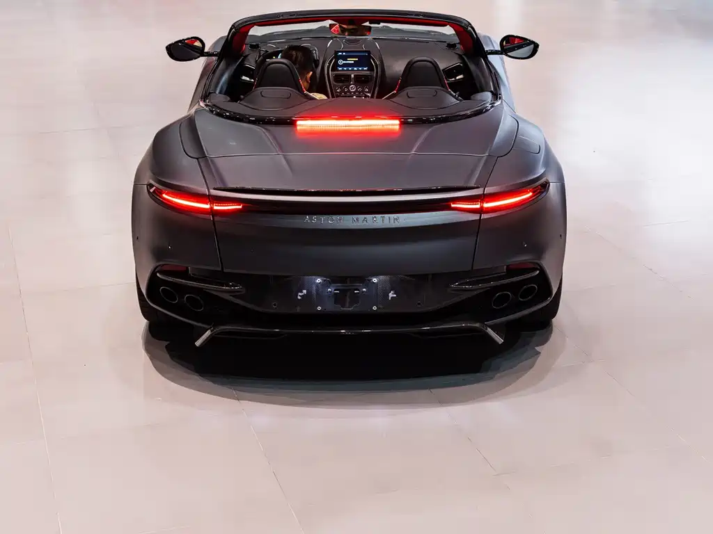 Aston Martin DBS — миниатюра 4