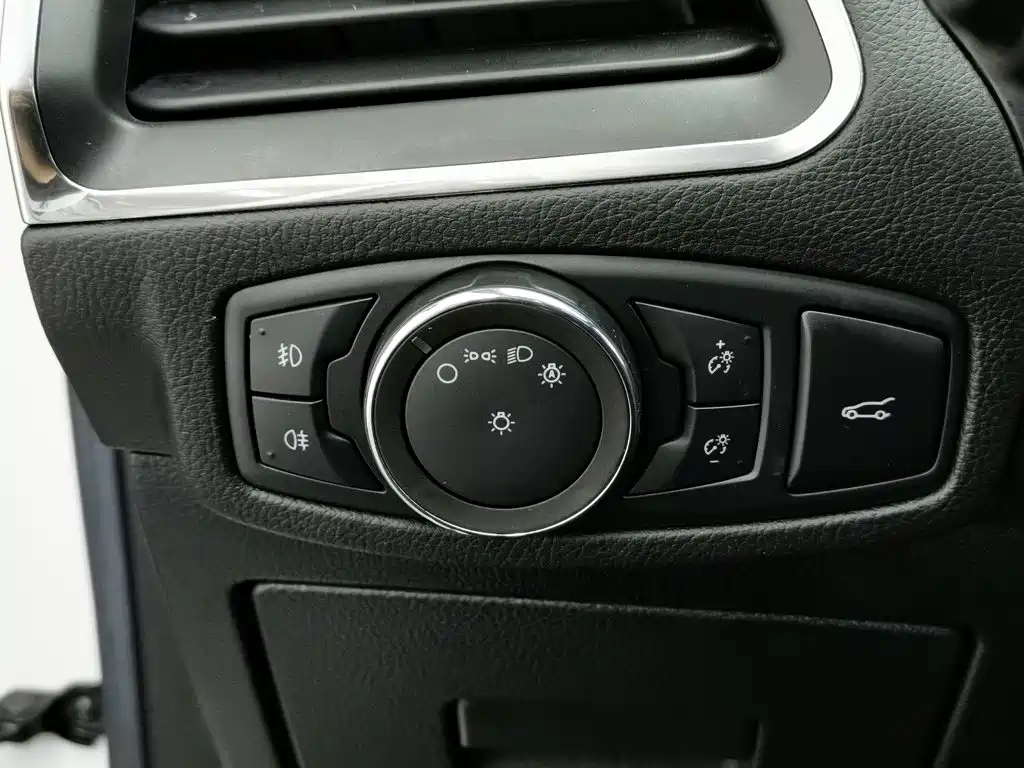 Ford Edge — миниатюра 21