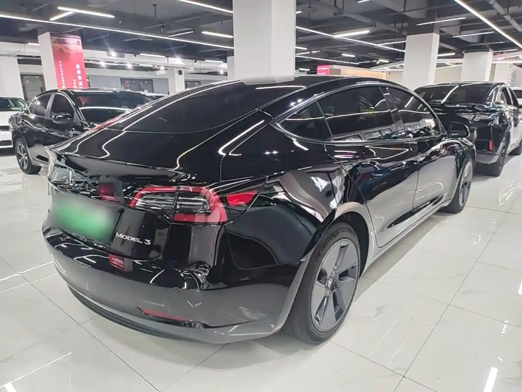 Tesla Model 3 — миниатюра 7