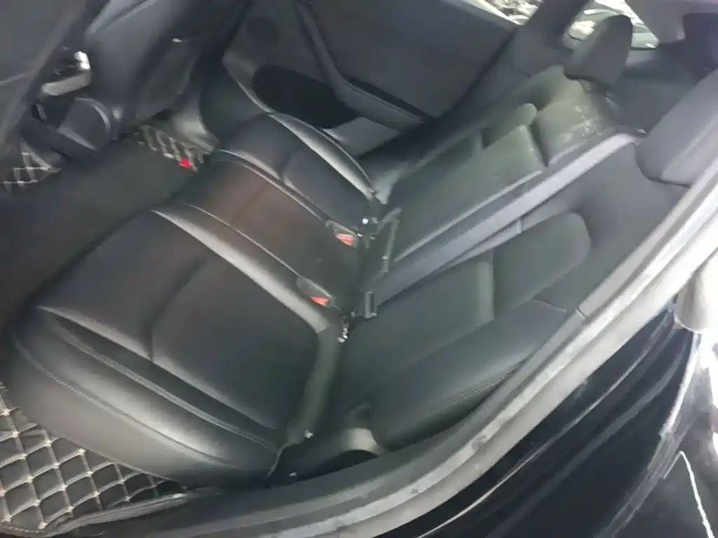 Tesla Model Y — миниатюра 17