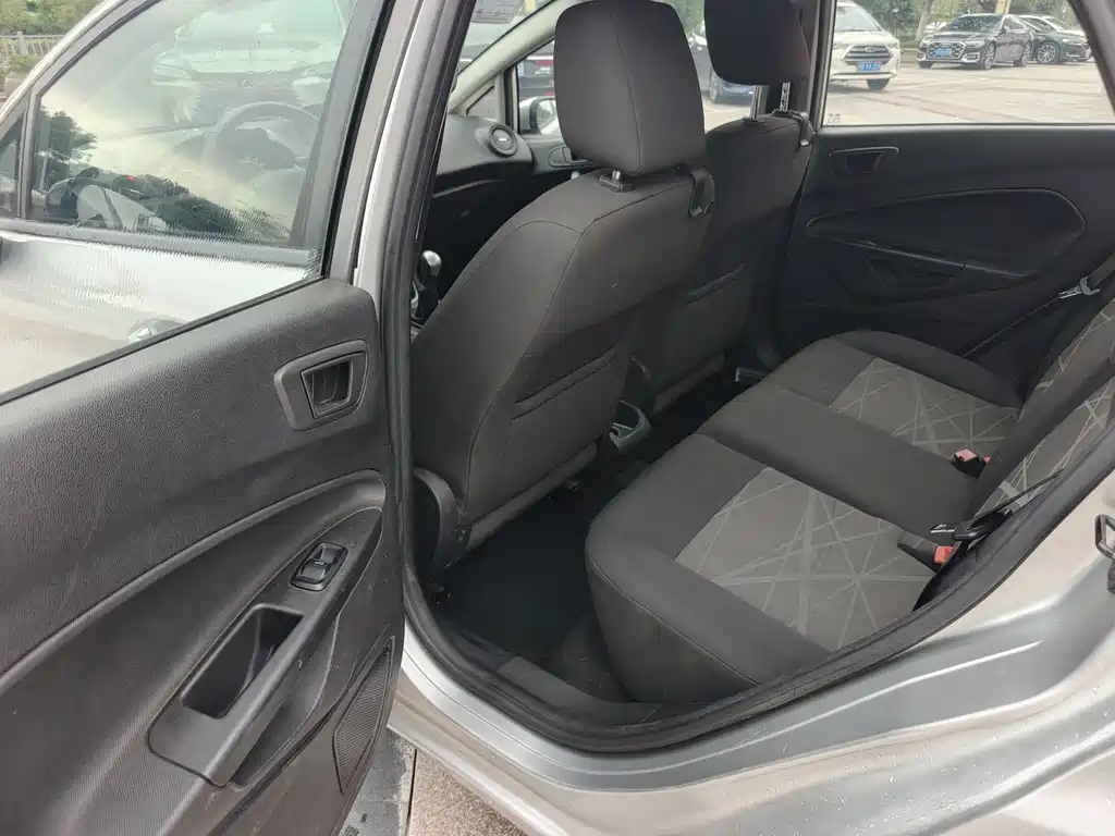 Ford Fiesta — миниатюра 9