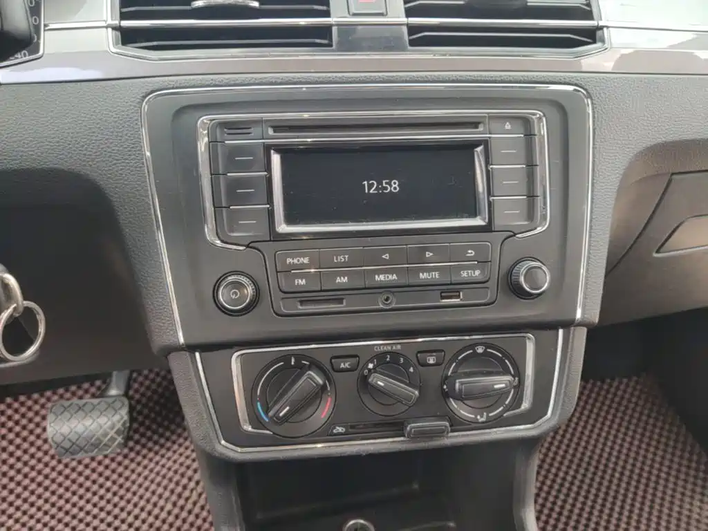 Volkswagen Santana — миниатюра 13